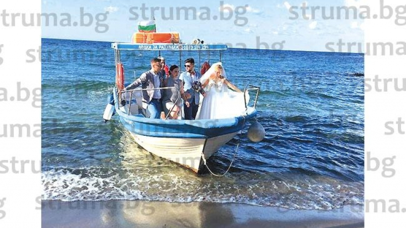 Наследниците на видни благоевградчани вдигнаха чудна сватба на брега на морето (СНИМКИ)