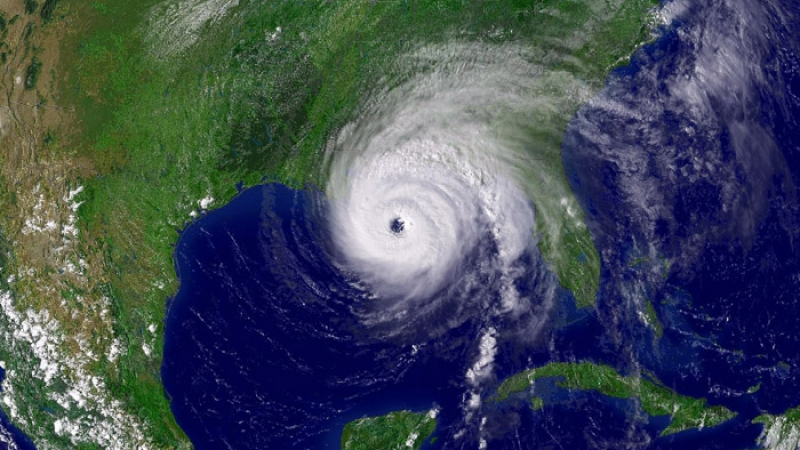 Нов мощен ураган приближава САЩ, Флорида се готви за извънредно положение