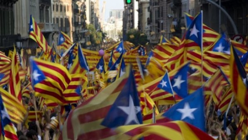 Мадрид поиска КС на Испания да блокира решението на каталонския парламент за референдума за независимост