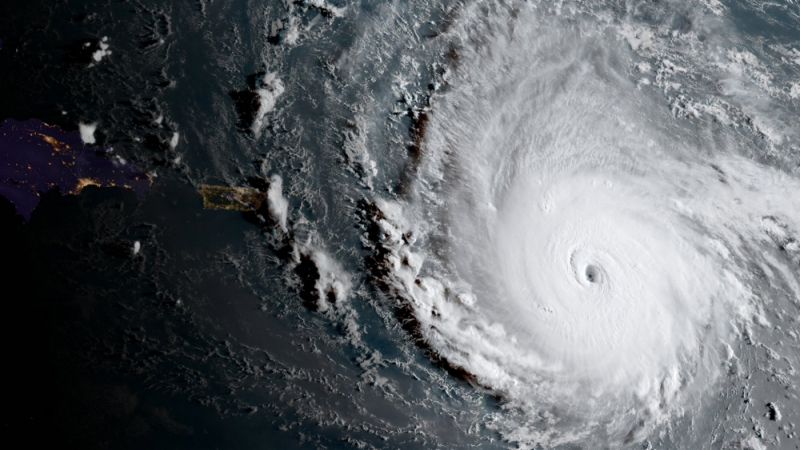 Ураганът "Ирма" удари един от най-райските острови в света (ВИДЕО)
