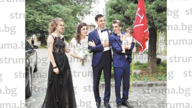 Гастарбайтери вдигнаха сватба за чудо и приказ в Сандански, вицепремиер и зам.-министър се хванаха на хоро (СНИМКИ)