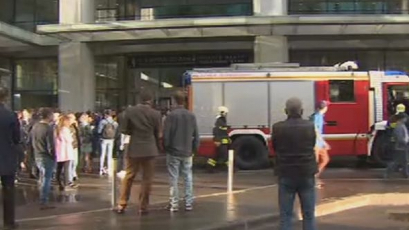 Паника в бизнес център в Москва, стотици са евакуирани (ВИДЕО)