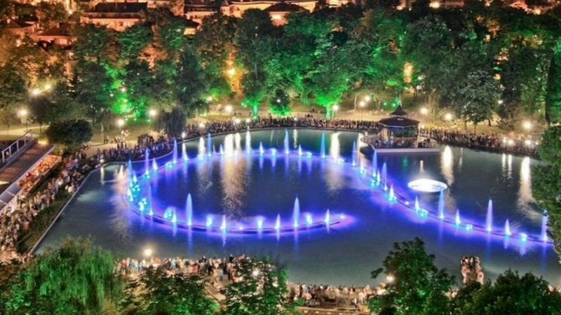 Пеещите фонтани в Пловдив с нова музикална програма (СНИМКИ/ВИДЕО)
