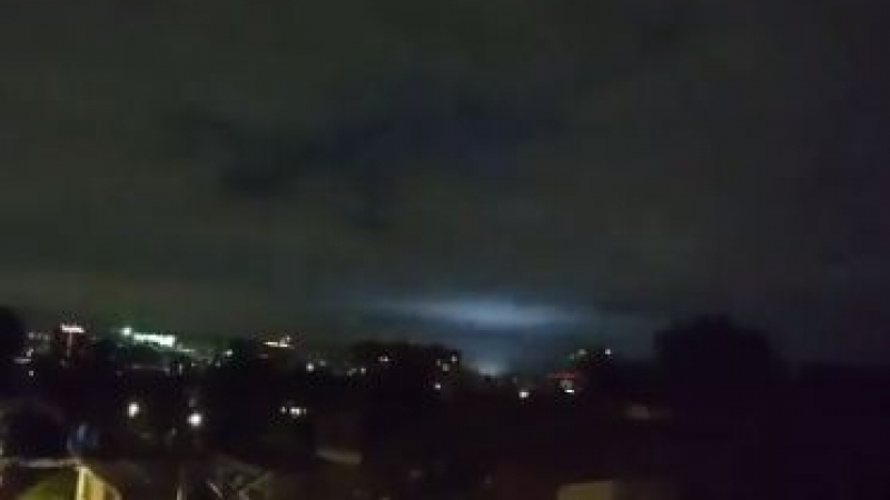 След мощния трус в Мексико: Странни зелени светлинки се появиха в нощното небе (ВИДЕО)