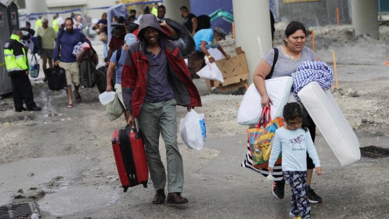 Властите във Флорида наредиха евакуацията на 6,3 млн. души