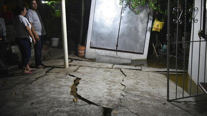 Броят на загиналите след силното земетресение в Мексико достигна 65 души