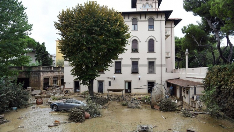 Какво става? Природен катаклизъм и в Италия! Наводнения отнеха живота на шестима (СНИМКИ)