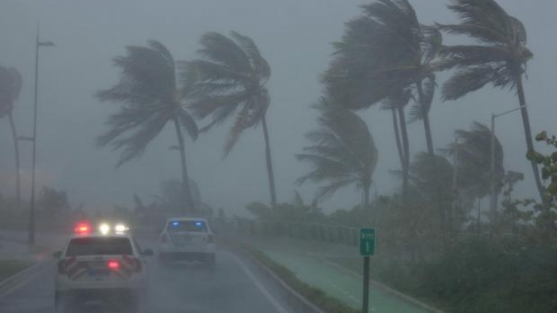 Милиони сгради са без електричество във Флорида, ето накъде се насочва ураганът