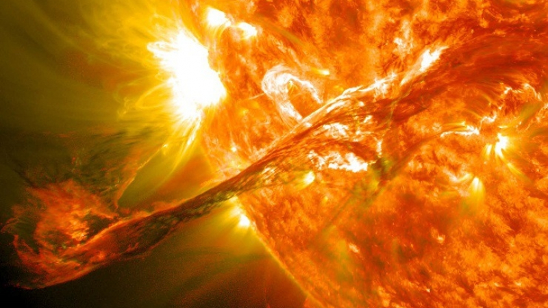 Шеф на институт по ядрена физика обясни как точно слънчевите изригвания влияят на човека