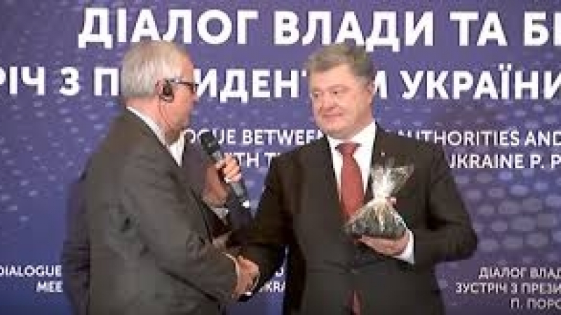 Днес в Одеса са посрещнали с хляб и сол първия кораб с американски въглища за Украйна, Порошенко получил скъп дар (ВИДЕО)