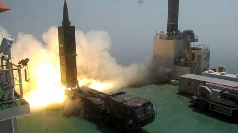Започна ли войната?! Сеул изстреля 2 ракети в отговор на новото изпитание на Пхенян тази нощ, едната е "ударила точно"