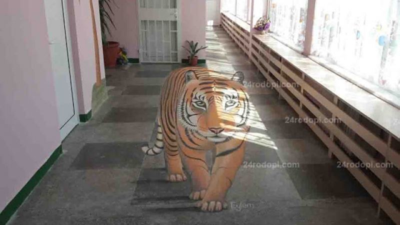 Огромен тигър обикаля детска градина в Кърджали (ВИДЕО)
