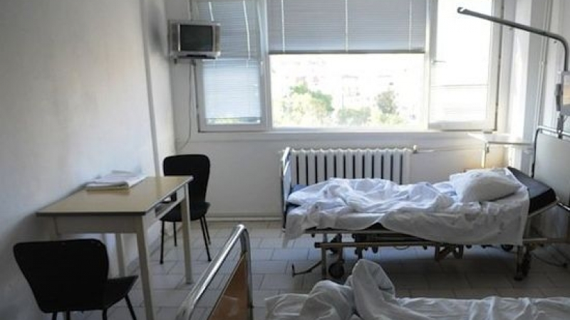 Десетокласник посрещна първия учебен ден в болничната стая 