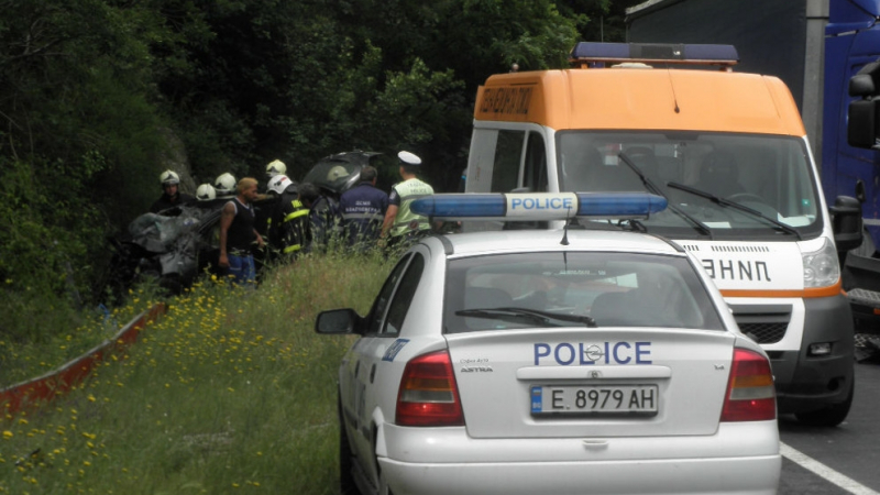 Откриха труп в микробус край благоевградско село 