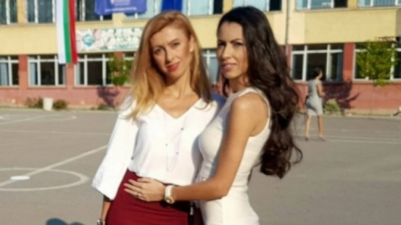 Вижте нови СНИМКИ на актуалната най-секси учителка на България! 