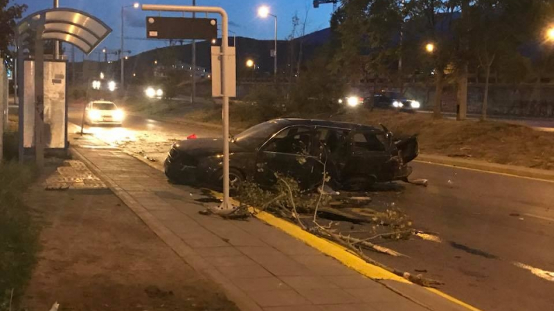 Зрелищна катастрофа в София! Очевидци се питат как е станало (СНИМКА)
