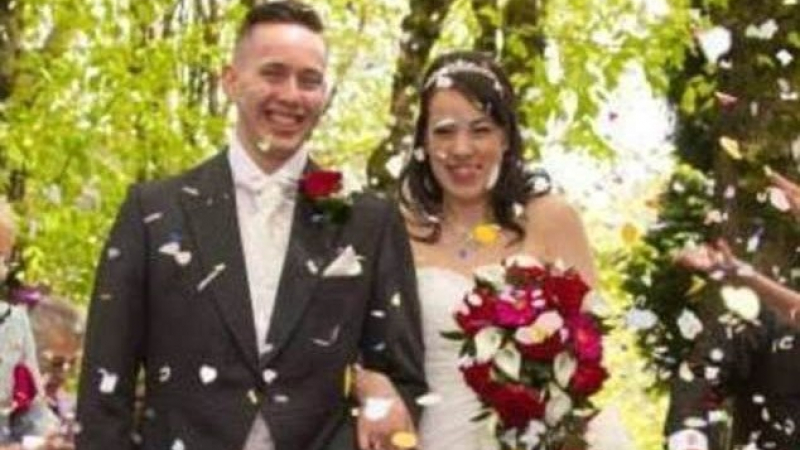 Трагедия в заможно семейство нощес: Мъж публикува снимка от сватбата си, полицаи го откриха мъртъв до трупа на жена му (СНИМКИ)