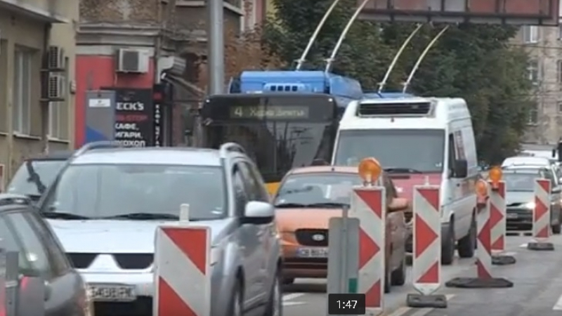 БЛИЦ TV: Големи тапи блокираха трафика в центъра на София 