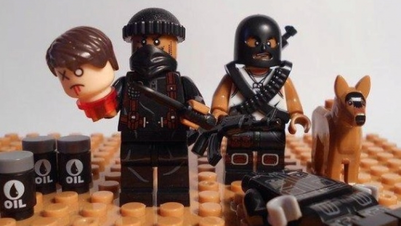 Пуснаха Лего за малки терористчета с отрязани глави, картечници и бомби (СНИМКИ)