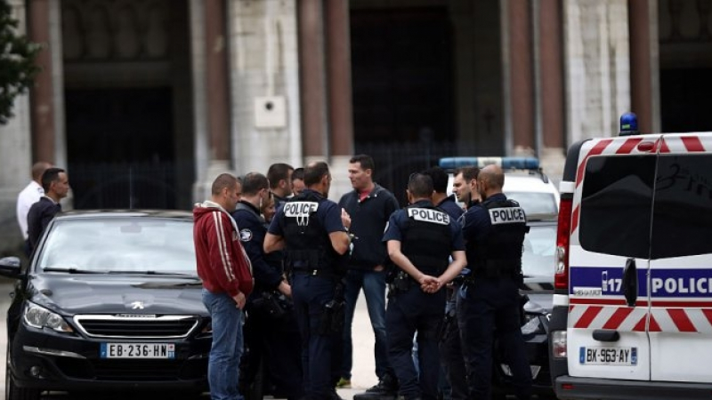 Ужас от Марсилия! Жертвите на нападателя, крещял "Аллах акбар", са жени