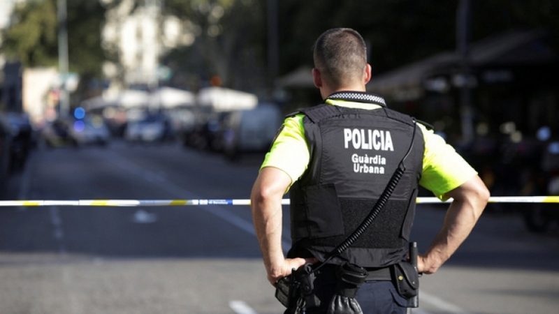 Мъж е нападнал с нож присъстващите в една от секциите близо до Барселона