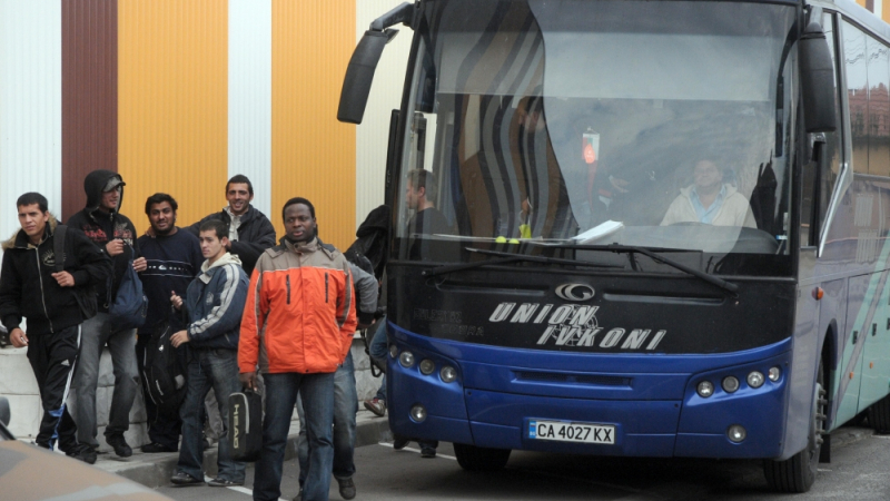 Кошмар! Автобус от Бургас аварира на път за София, пътници висят 2 часа край Стара Загора (СНИМКИ)