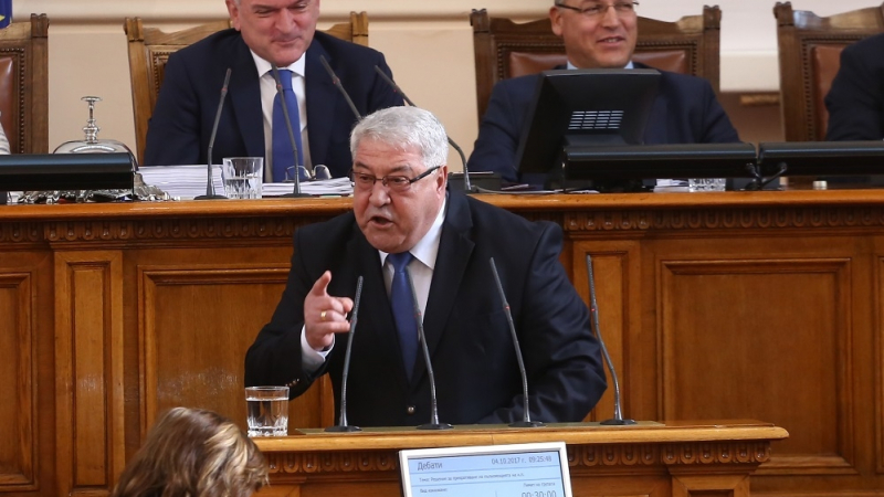 Жега в парламента! Гърневски и ГЕРБ скочиха на Нинова с тежко обвинение за международен лобистки скандал