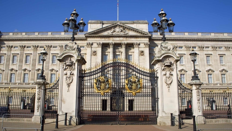 Стана ясно защо кралското семейство никога няма да живее в Бъкингамския дворец (СНИМКИ)
