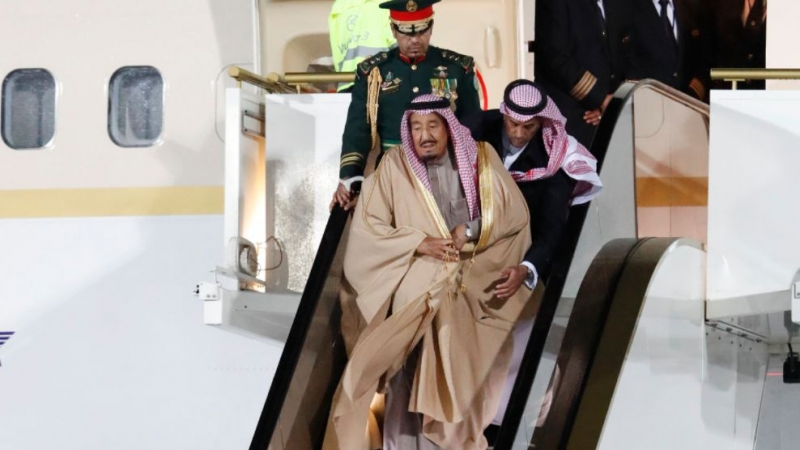 За първи път в историята: Кралят на Саудитска арабия пристигна на посещение в Москва (СНИМКИ/ВИДЕО) 