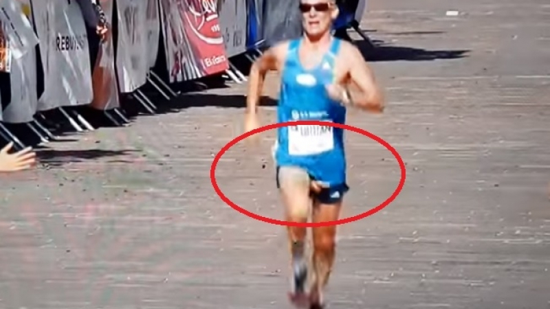 Заради тъпа грешка атлет си развя п*ниса пред стотици хора (СНИМКИ/ВИДЕО 18+)