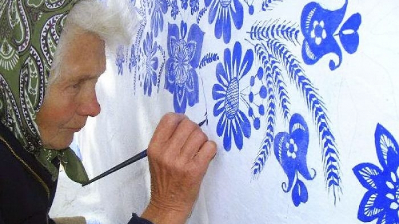 90-годишна от Чехия превръща селото си в галерия   