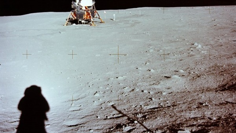 Първа снимка на Луната след кацането на индийската сонда