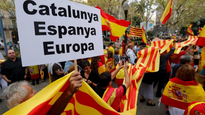 Испански министър предупреди за сериозните последствия от отцепването на Каталония 