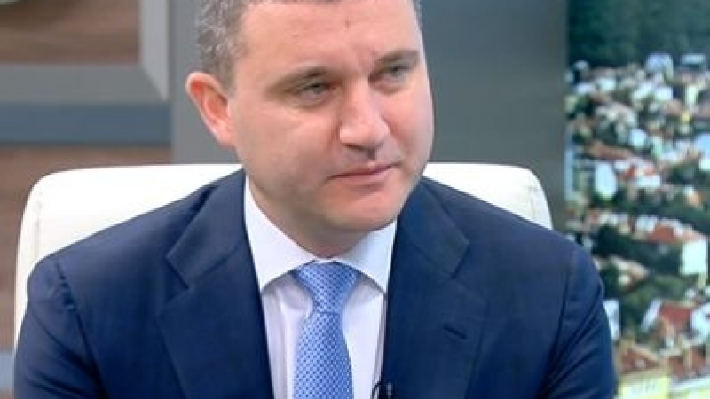 Финансовият министър коментира скандала с Антон Тодоров и разкри "киселее" ли още съпругата му 