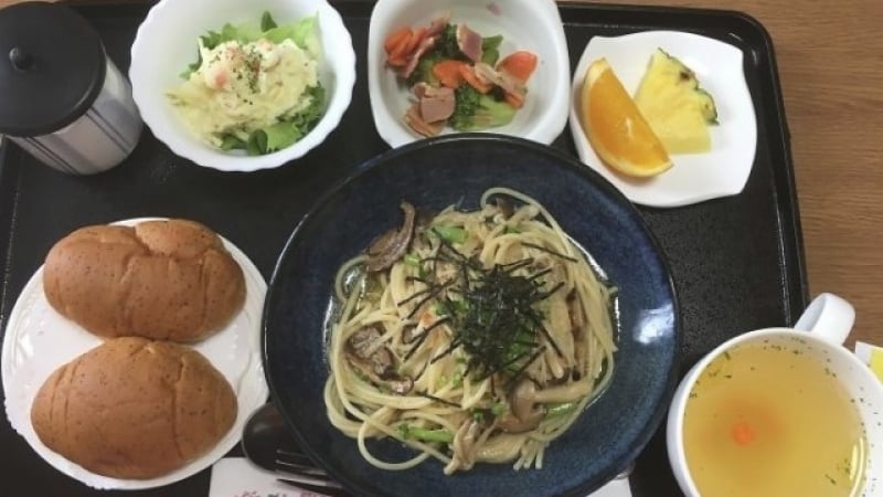 Няма го дори в някои наши ресторанти, ето с какво хранят болните в Япония (СНИМКИ)