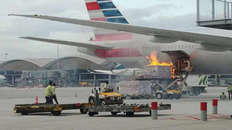 Огнен инцидент на летището в Хонконг (ВИДЕО)