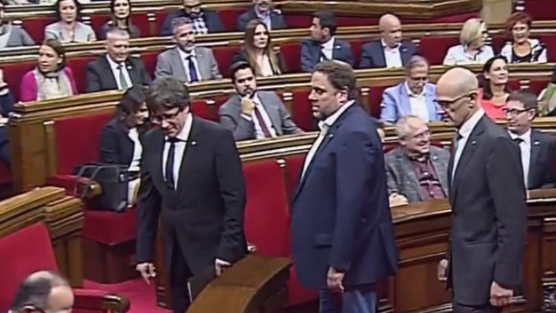 ВИДЕО от каталонския парламент! Цял свят следи думите на Пучдемон със затаен дъх! (СНИМКИ)
