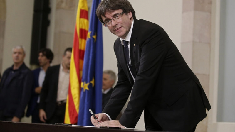 Премиерът на Каталония е подписал декларацията за независимост, която по-късно отхвърли