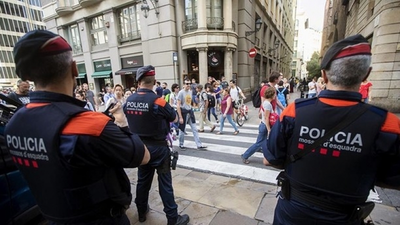 Каталонската полиция изясни за отношението на испанските власти към тях по време на референдума