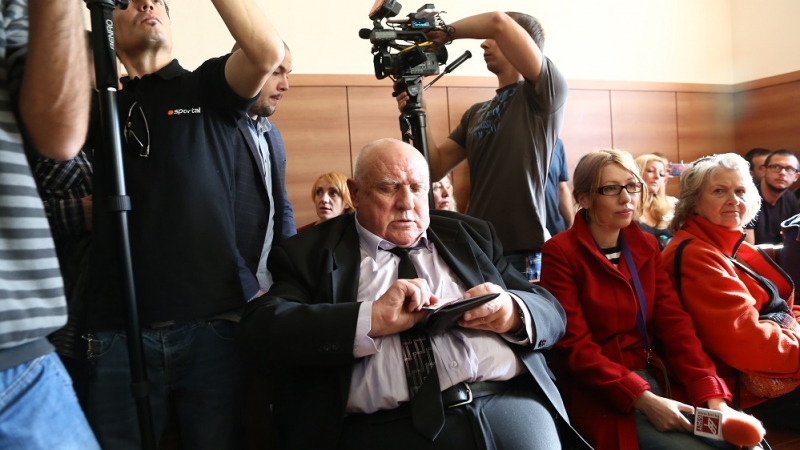 Започна се! Съдът даде ход на делото между Борисов и Нинова, те отсъстваха