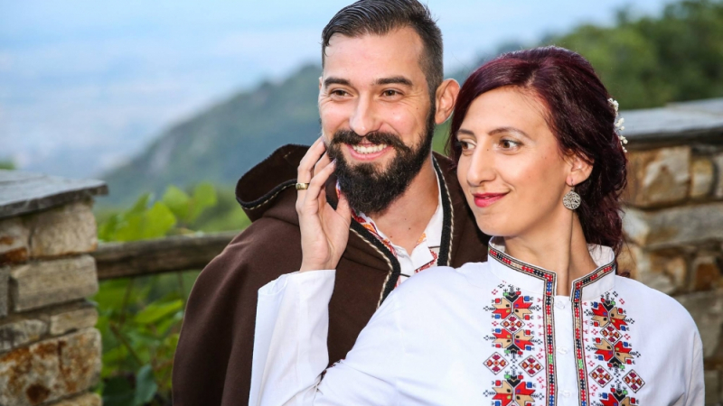 Уникална българска сватба вдигна благоевградчанин, който си взе булка от петричко село (СНИМКИ)