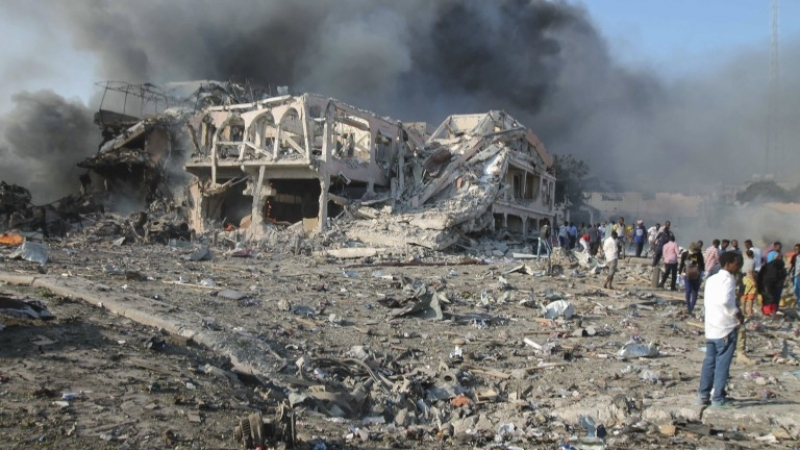Жертвите на атентата в Сомалия надхвърлиха 50