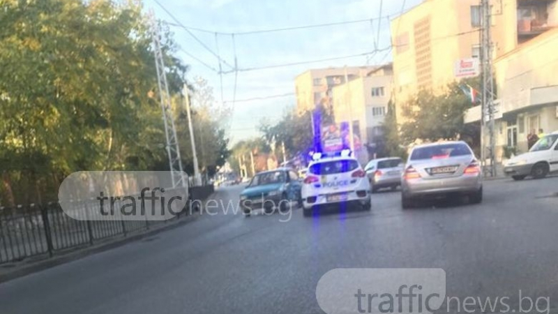 Тежка катастрофа в Пловдив! Моторист е тежко ранен (СНИМКИ/ВИДЕО)