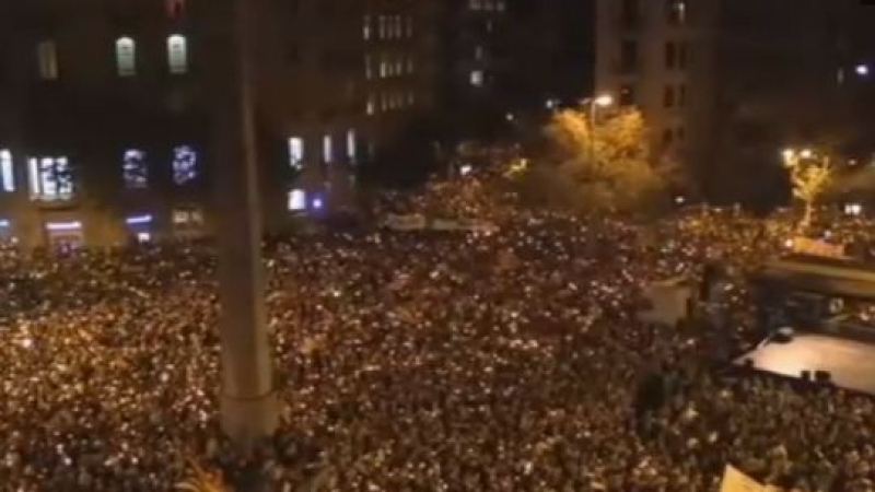 В Барселона е напечено: Стотици излязоха на улицата в защита на арестуваните лидери на каталонското движение за независимост (НА ЖИВО)