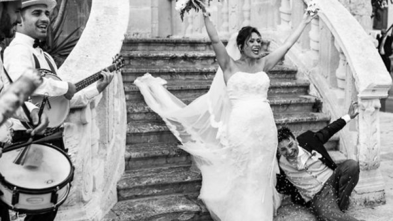 Избраха най-страхотните сватбени СНИМКИ за тази година, които ще ви зашеметят и трогнат