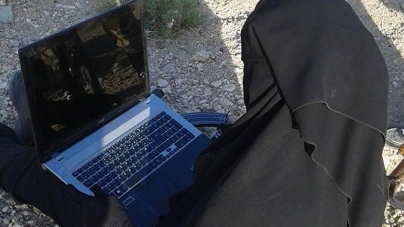 Изненада: Големи срамотии изскочиха от тайния лаптоп на една жена от "Ислямска държава", арестувана в Ракка