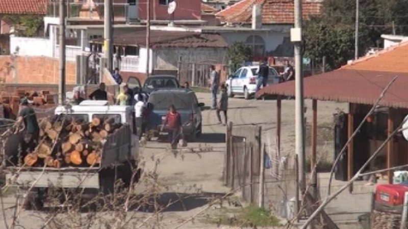 Още двама роми арестувани след кървавия екшън край Баня