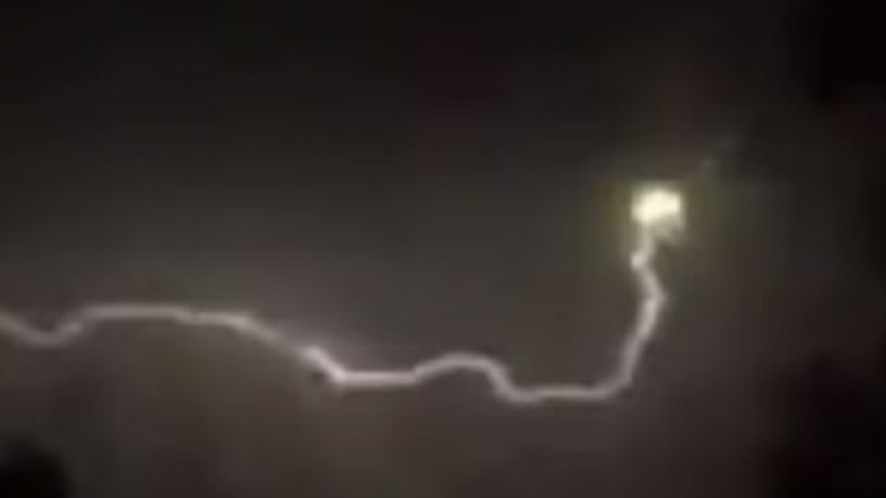Смайващо ВИДЕО: Мълния удари НЛО в небето над Делауеър