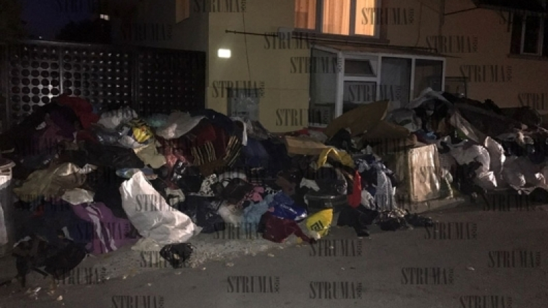Йорданка дълги години складира купища боклуци в малката си стая! Синът й изрина всичко от вътре, а комшиите им в Благоевград са в потрес от видяното (СНИМКИ/ВИДЕО)