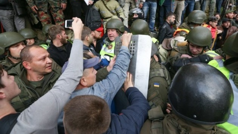 Полицията в Киев накара всички да настръхнат: Може да се повтори сценария с оръжие от миналия майдан (ВИДЕО)